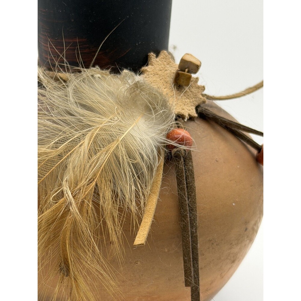 🪶🐻 Red Clay Indian Pottery Vase w/ Leather Band & Feathers – Bear Design 7” 🏺 - Picture 2 of 9